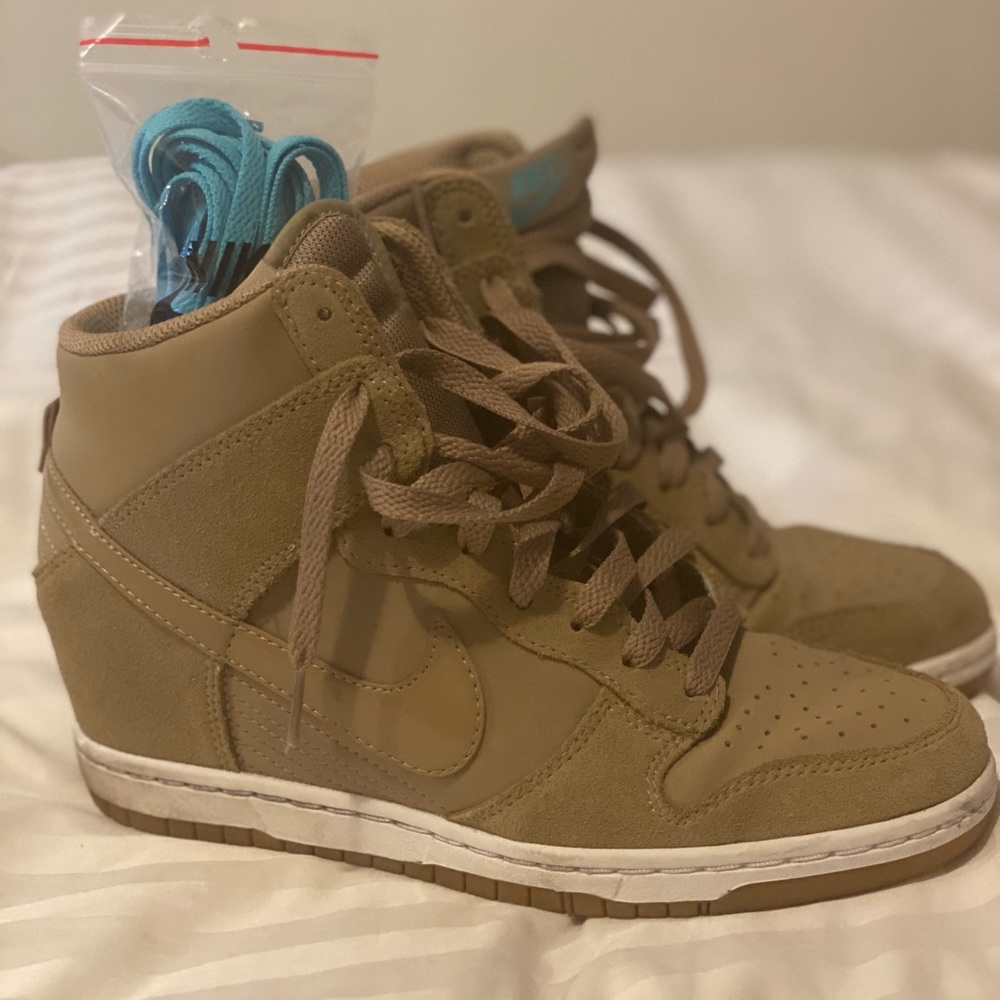 Nike Women's Sneakers in Brown and Blue